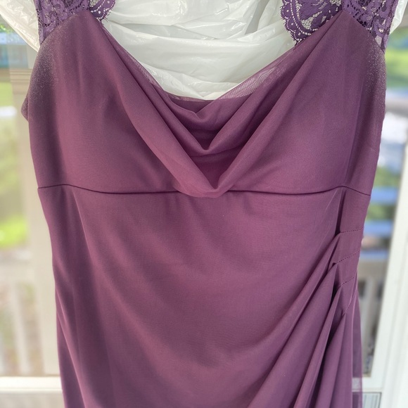 Long lacey dress - Picture 12 of 16